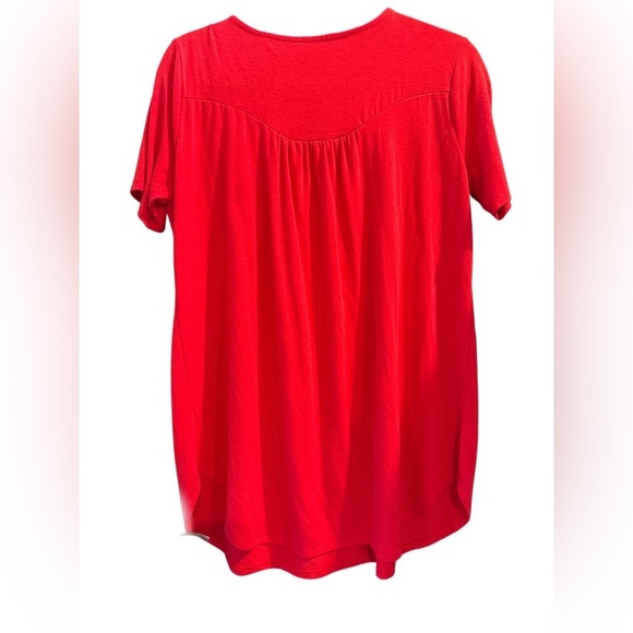 Vibrant red top - Picture 2 of 2